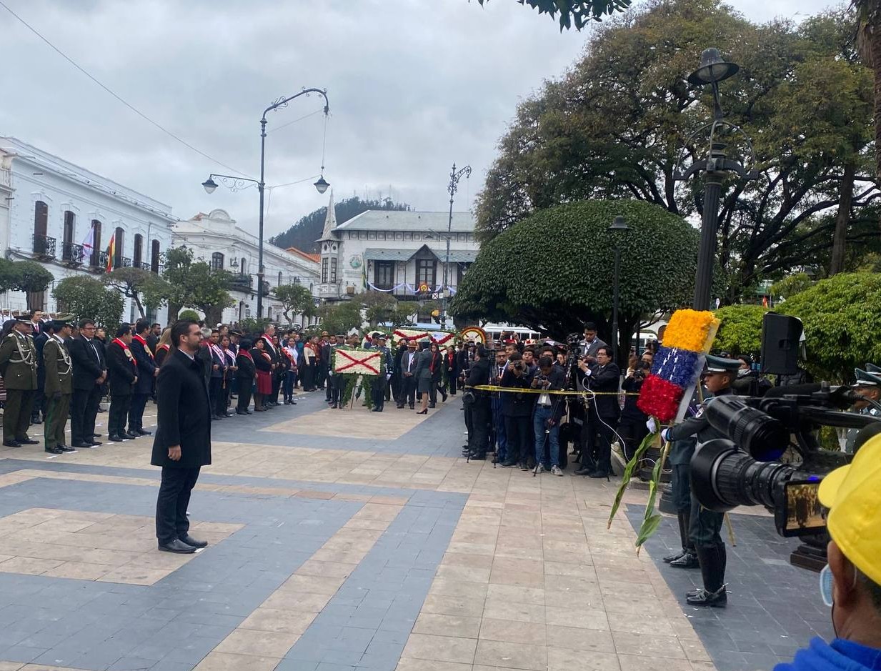 Embajador Trómpiz participa en actos conmemorativos por los 216 años del Primer Grito Libertario de América